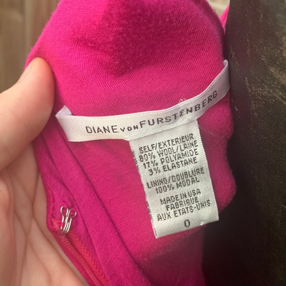 Diane Von Furstenberg, Fushia Sheath Dress, size 0 - Picture 12 of 15
